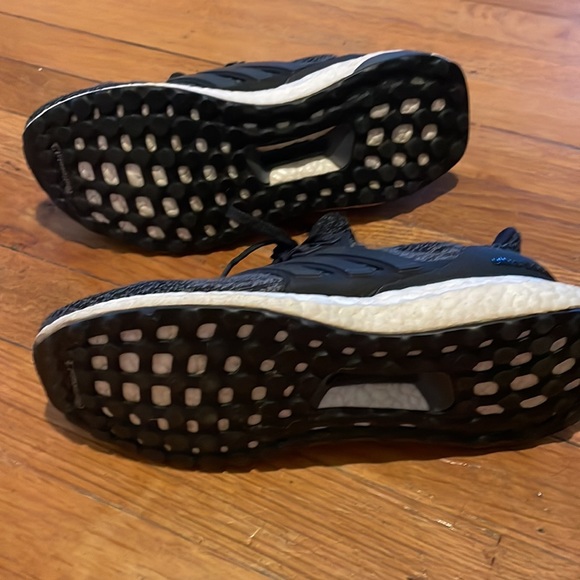 Adidas Ultra Boosts - Picture 4 of 5